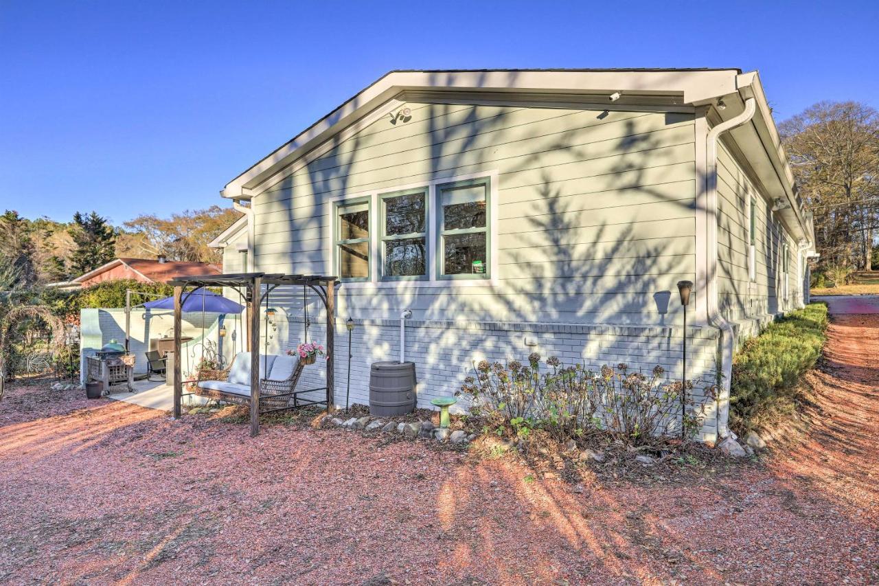 Sleek Fayetteville Home Less Than 1 Mi To City Center Exterior photo